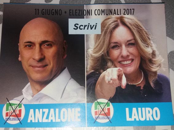 Il santino che circola in questi giorni