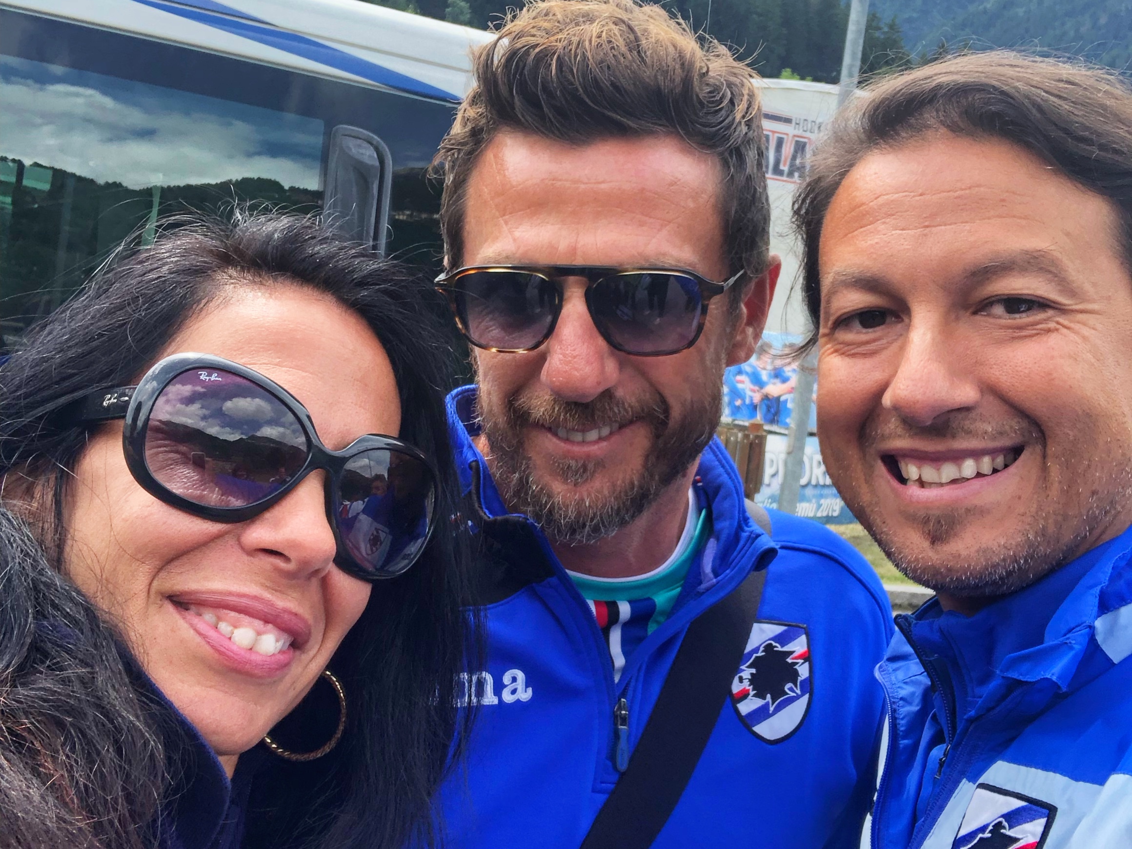 Il politico genovese di Forza Italia, Alessandro Lionetti, con la moglie, nel ritiro della sua Sampdoria